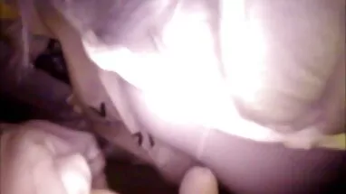 Nicola kendisi ile oynuyor amatör anal