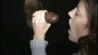 Banyoda çift-karısı kocası amator anal sikis ile bir yüz alır,