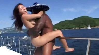 2 gençler soyunmak seks temas amatör anal pornolar . Oyunu oynuyorlar mı?