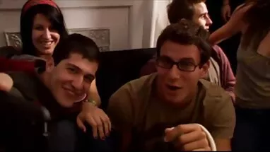 Bir katalogda genç anal porno amator bir kadın seçilir